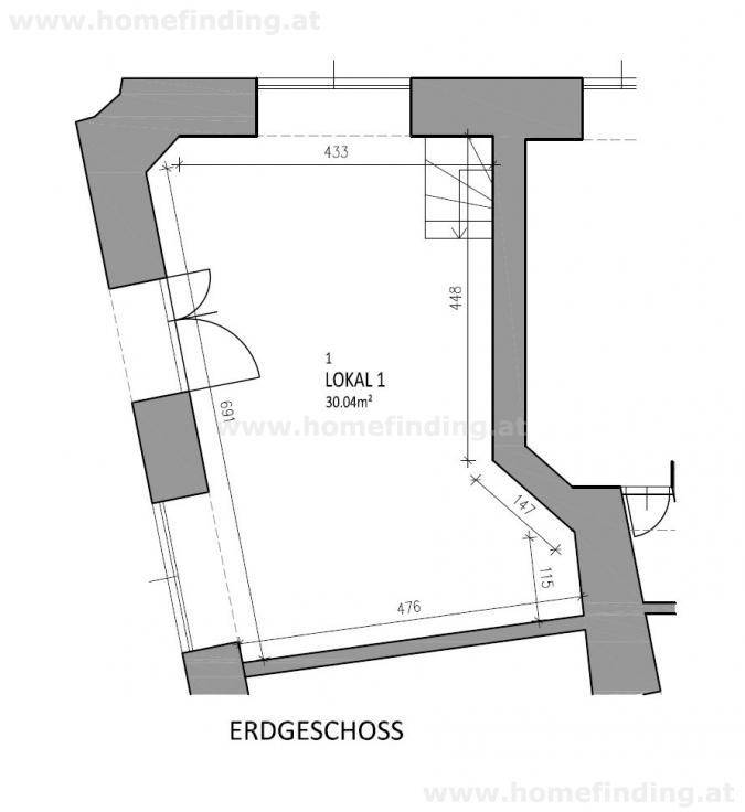 Grundriss des Erdgeschosses mit einem Ladenlokal und Treppenaufgang, übersichtliche Raumaufteilung.