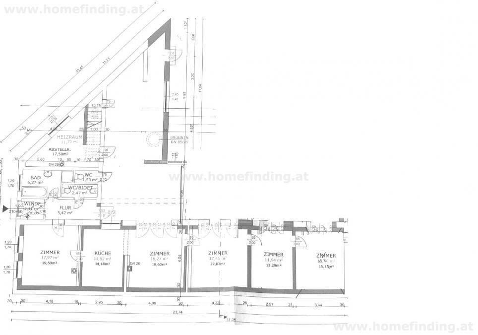 Grundriss des Obergeschosses mit mehreren Zimmern, Bad und WC.