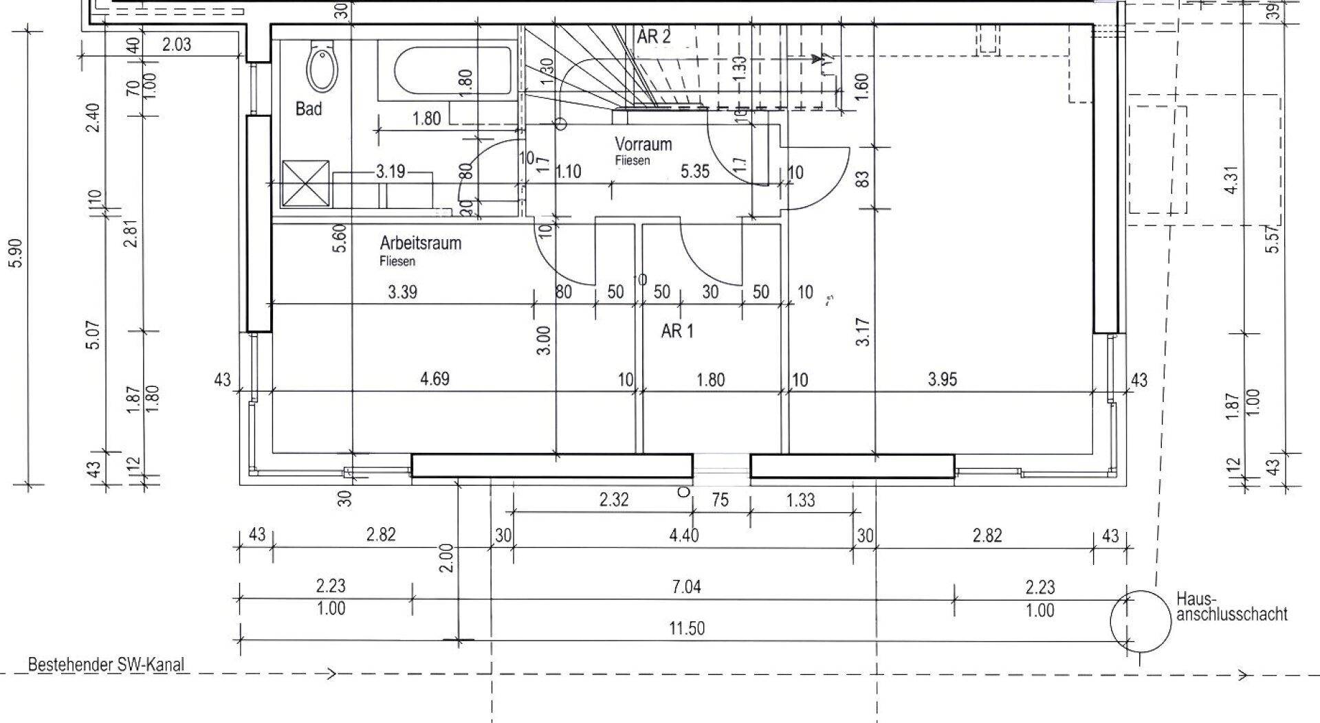 Grundriss des Obergeschosses mit Bad, Arbeitszimmer und Treppenaufgang.