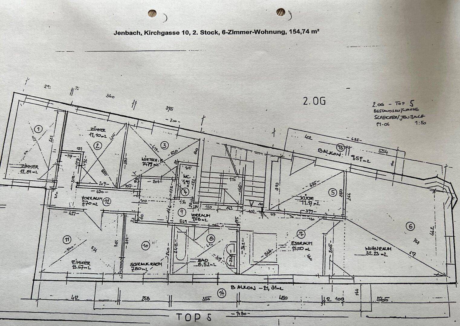 Handgezeichneter Grundriss einer 6-Zimmer-Wohnung mit 154,74 m² im 2. Obergeschoss.