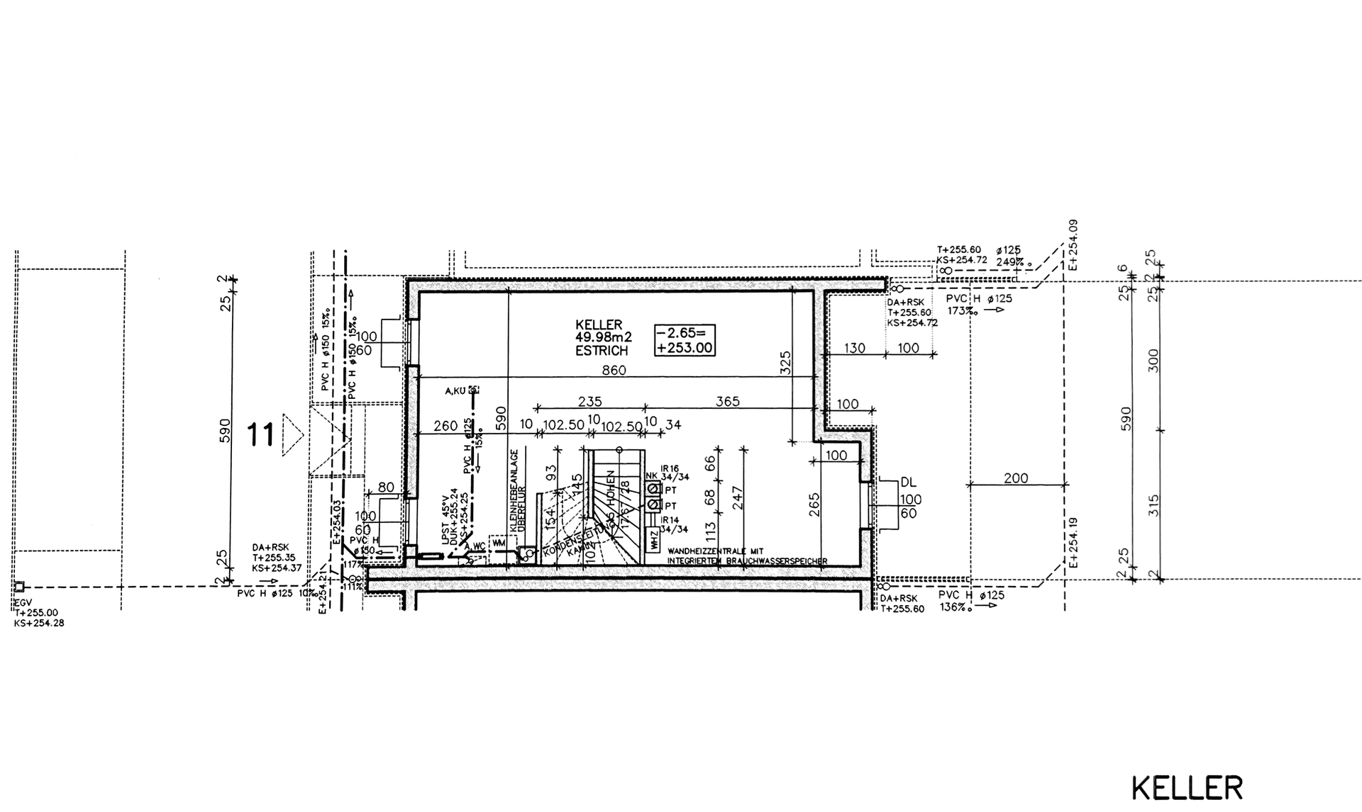 Detaillierter Grundriss des Kellergeschosses mit eingezeichneten technischen Installationen und Abmessungen.