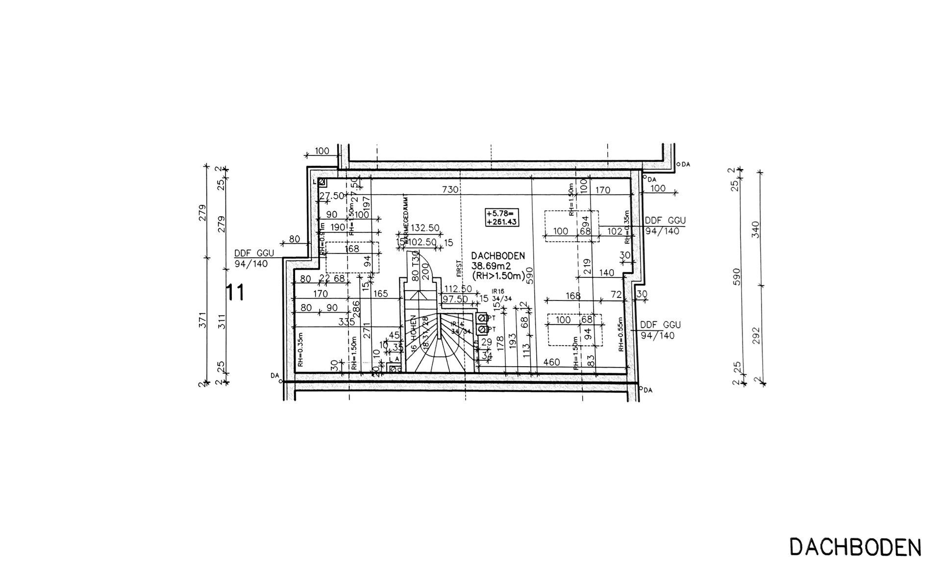 Grundriss des Dachbodens mit sichtbaren Dachschrägen und Zugang über eine Treppe.