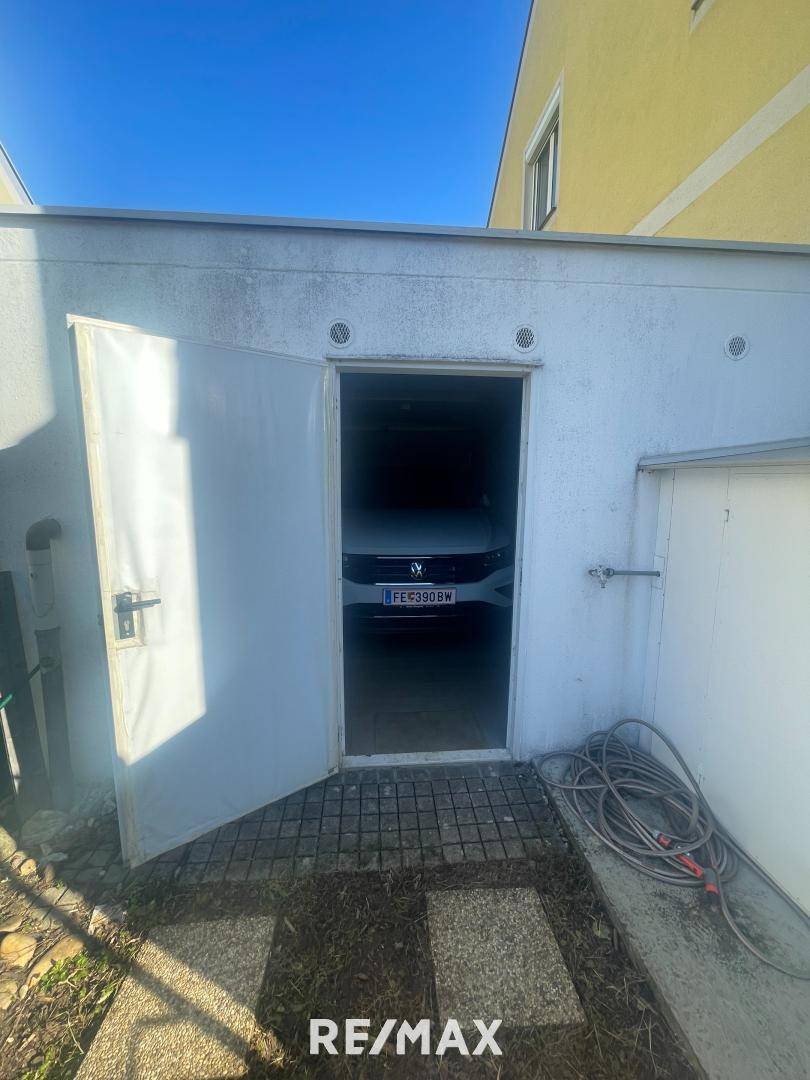 Garage Gartenseite