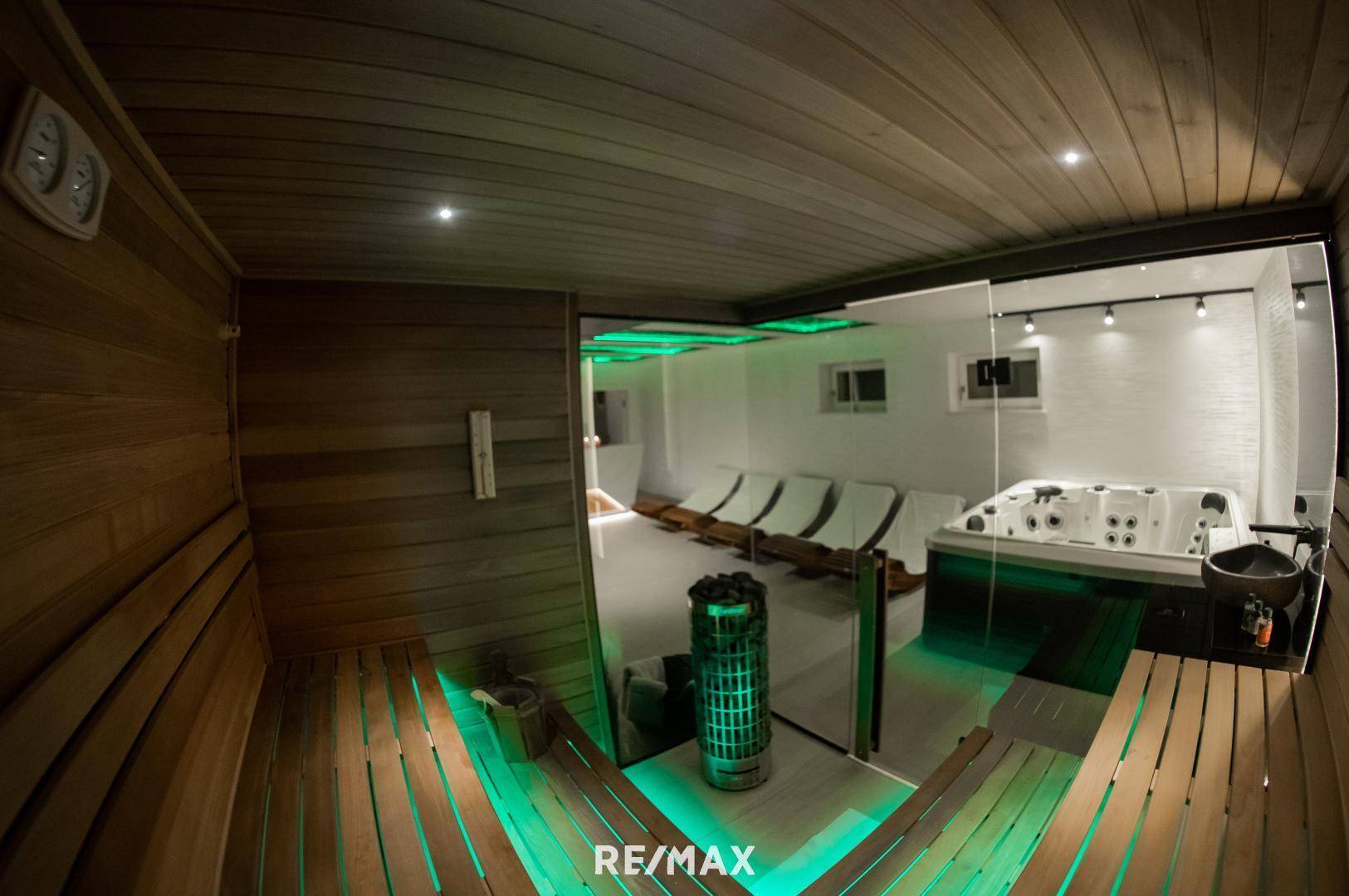 Wellness Sauna&Whirlpool