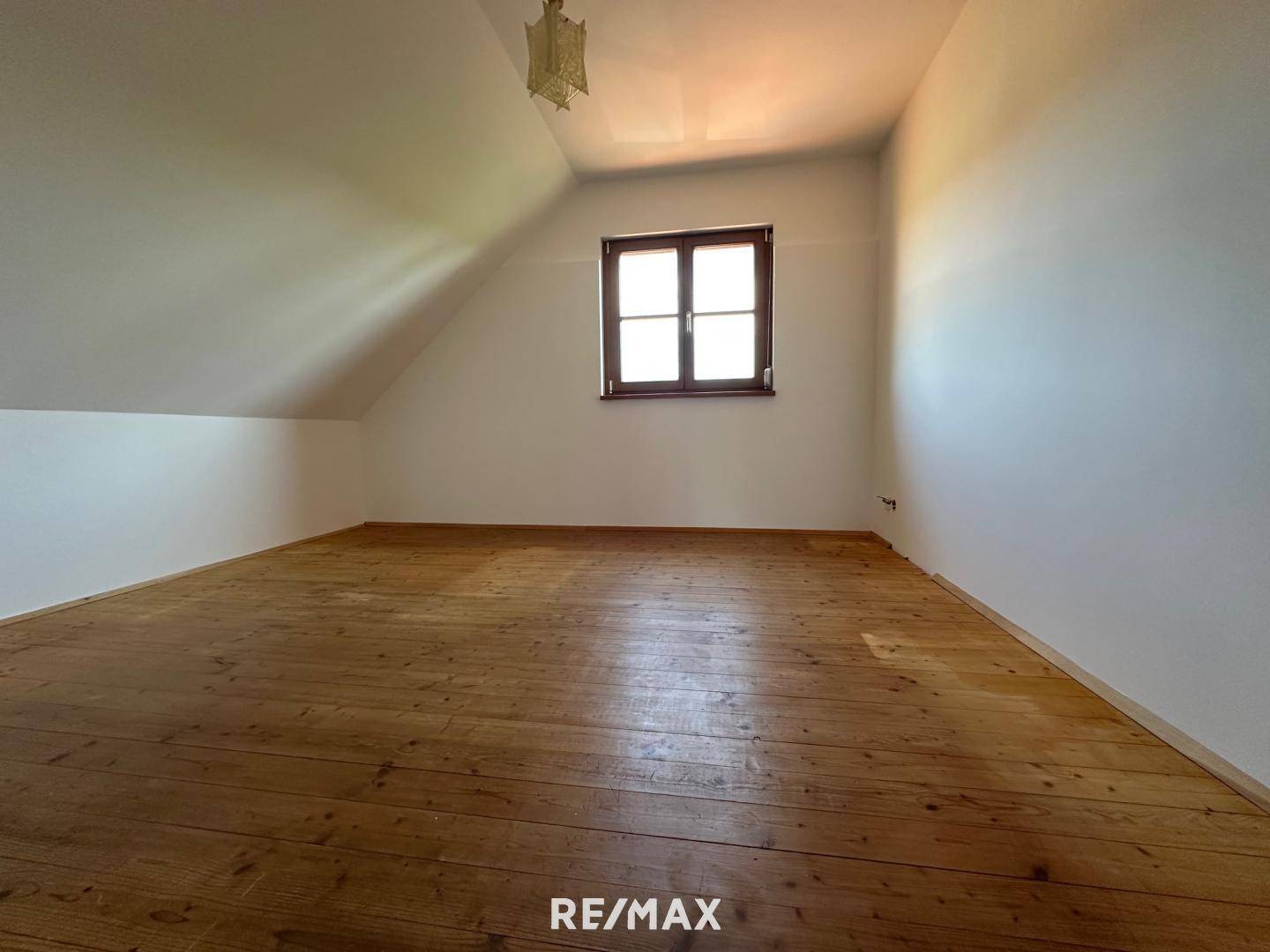 9 Zimmer 2 OG