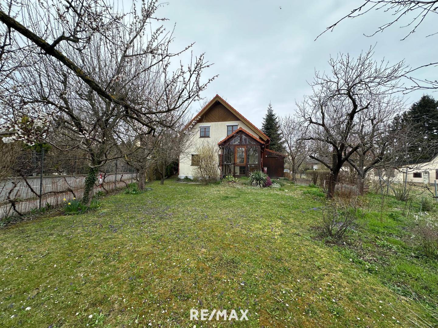 3 Blick vom Garten zum Haus