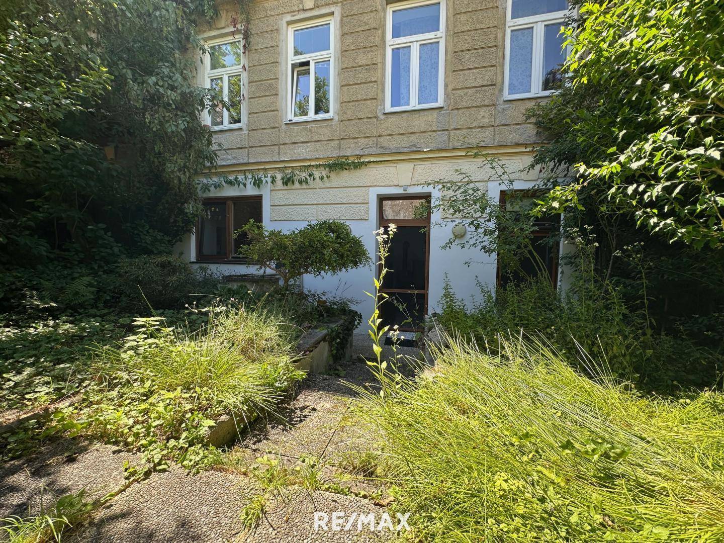 3 Blick vom Garten zur Wohnung