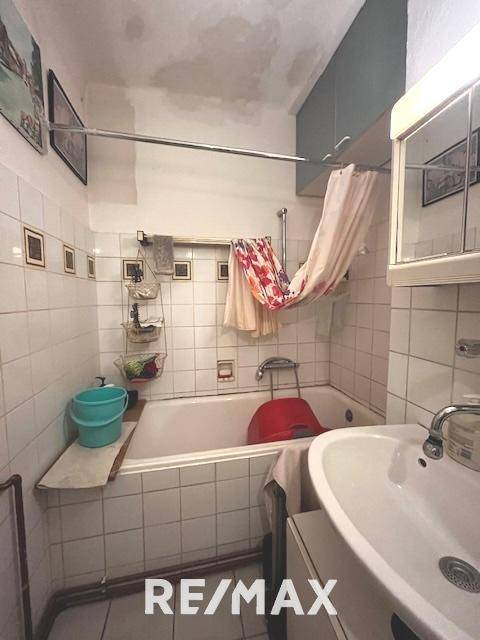 Bad mit Wanne