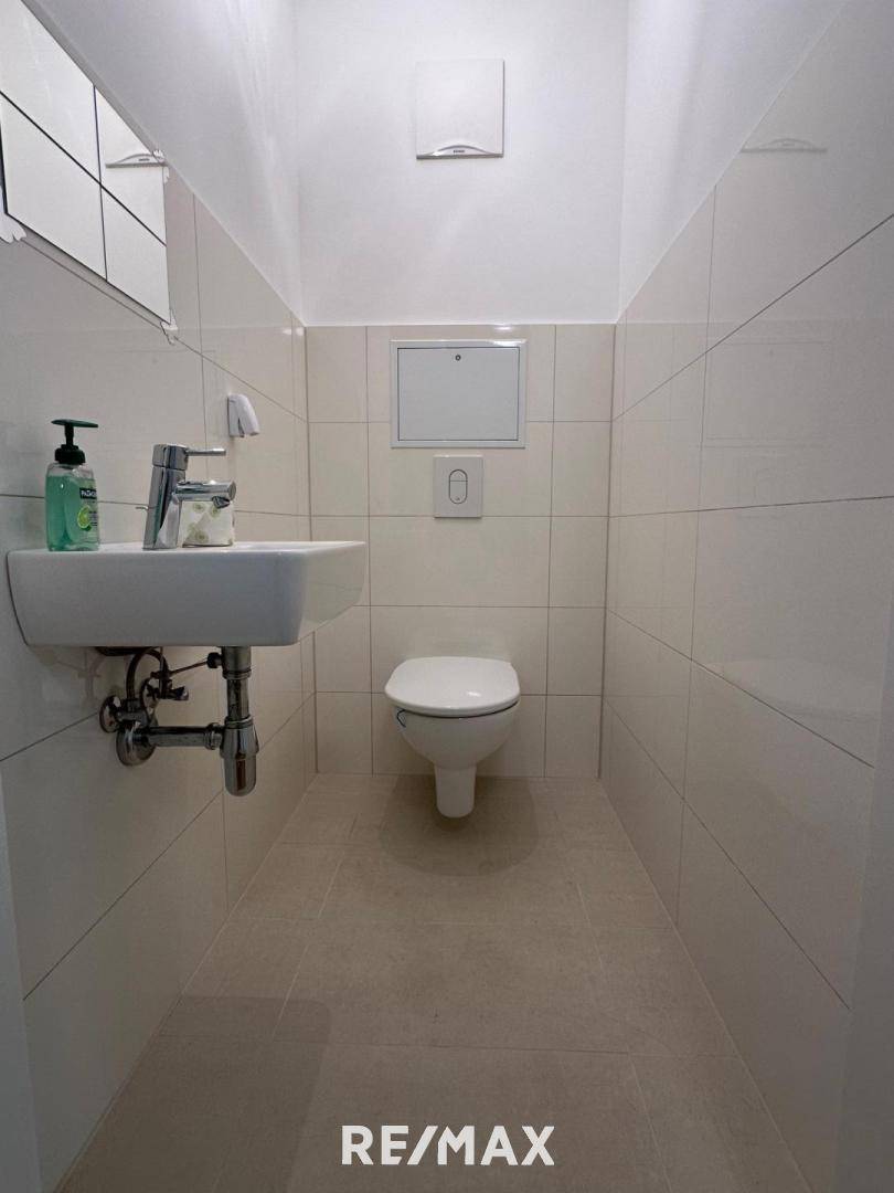 10 WC mit Waschbecken
