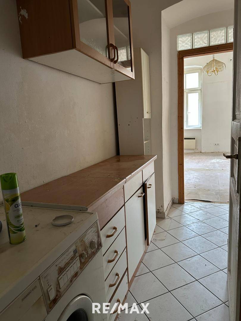 Ku¨chenzeile mit Blick zum Wohnraum
