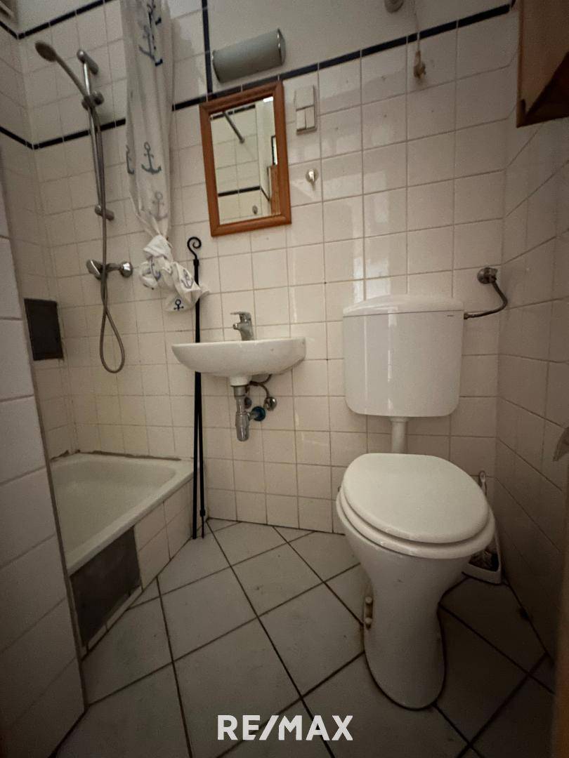 kleines Bad mit Dusche & WC