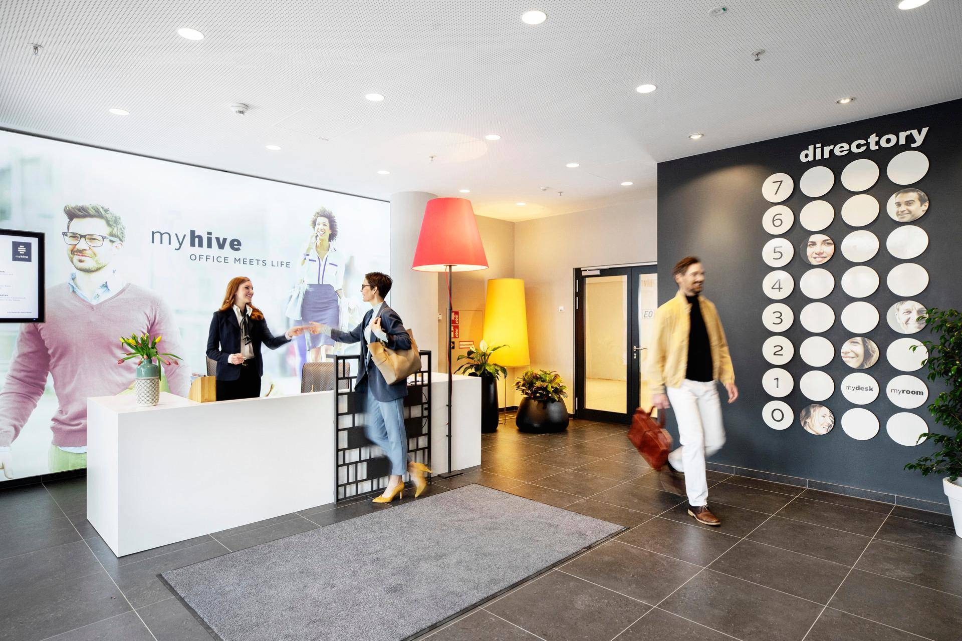 MYHIVE_WELCOMDESK_3V0A4052-3AR - Kopie