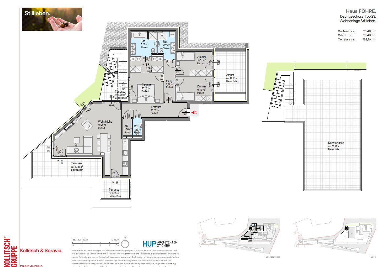 Grundriss einer Dachgeschosswohnung mit drei Zimmern, offener Wohnküche und großer Dachterrasse.