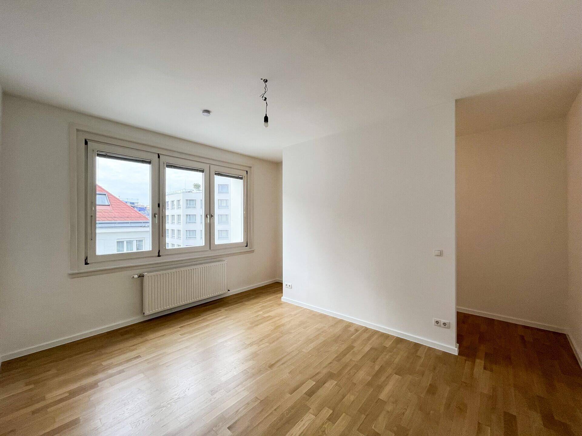 Schlafzimmer mit Schrankbereich