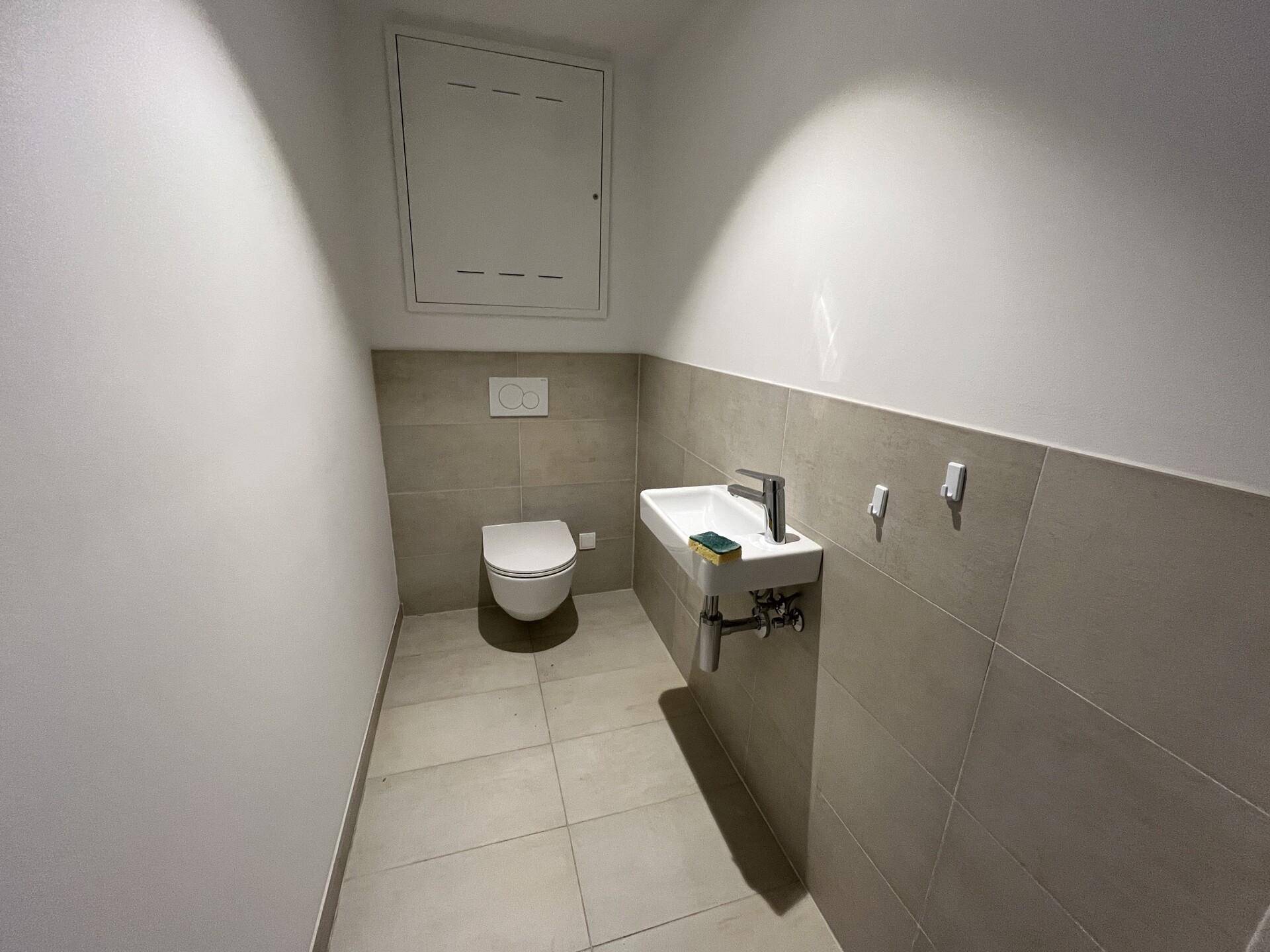 separates WC