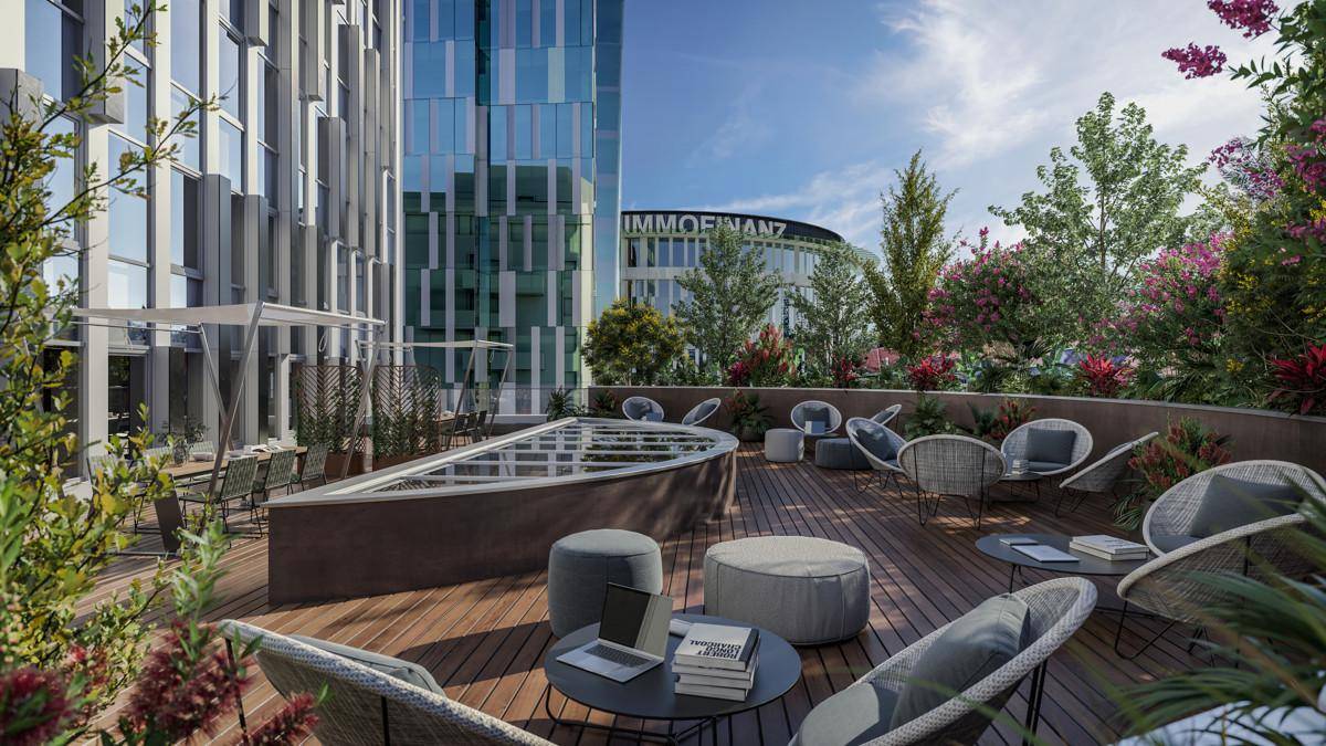 Großzügige Dachterrasse mit Holzboden, bequemen Lounge-Möbeln und üppiger Bepflanzung mit Stadtblick.
