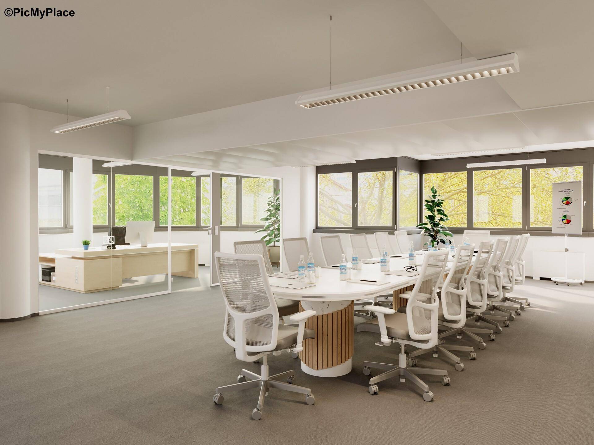 Moderner Konferenzraum mit großem ovalen Tisch, ergonomischen Stühlen und viel natürlichem Licht durch große Fenster.