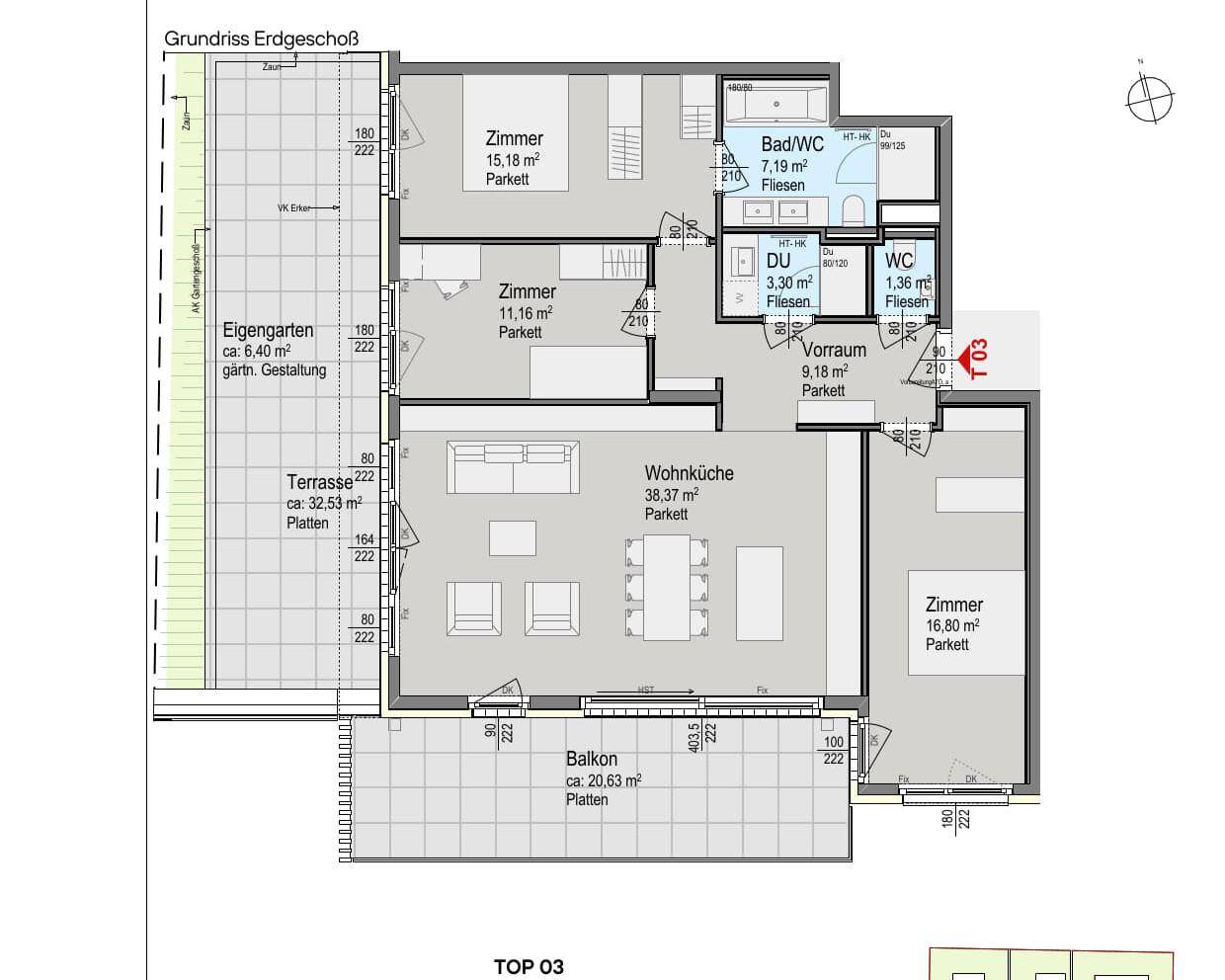 Grundriss Erdgeschoss mit Wohnküche, drei Zimmern, Terrasse und Balkon.