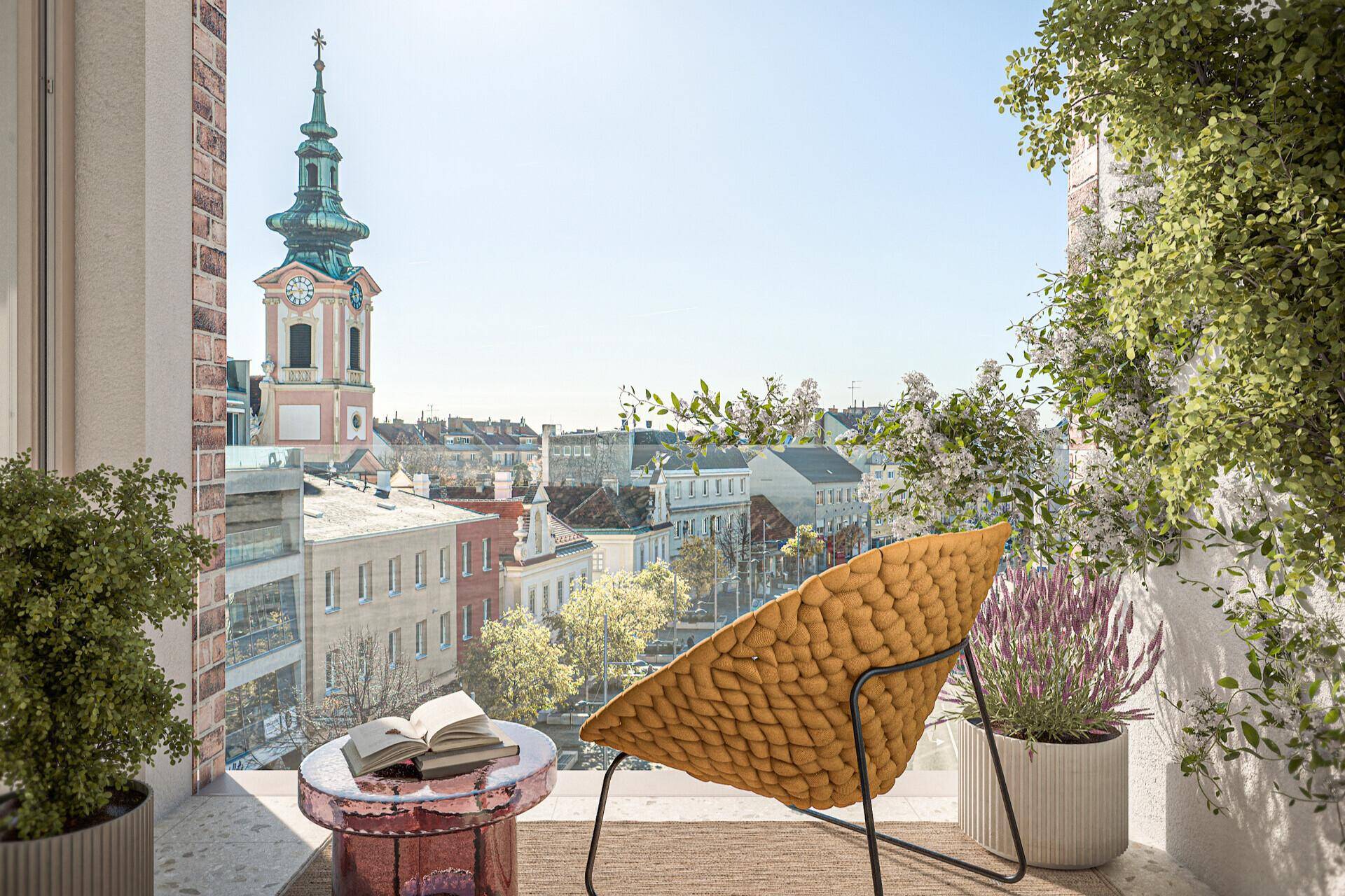 Sonnenverwöhnter Balkon mit Sitzgelegenheit, Pflanzen und malerischem Stadtblick.