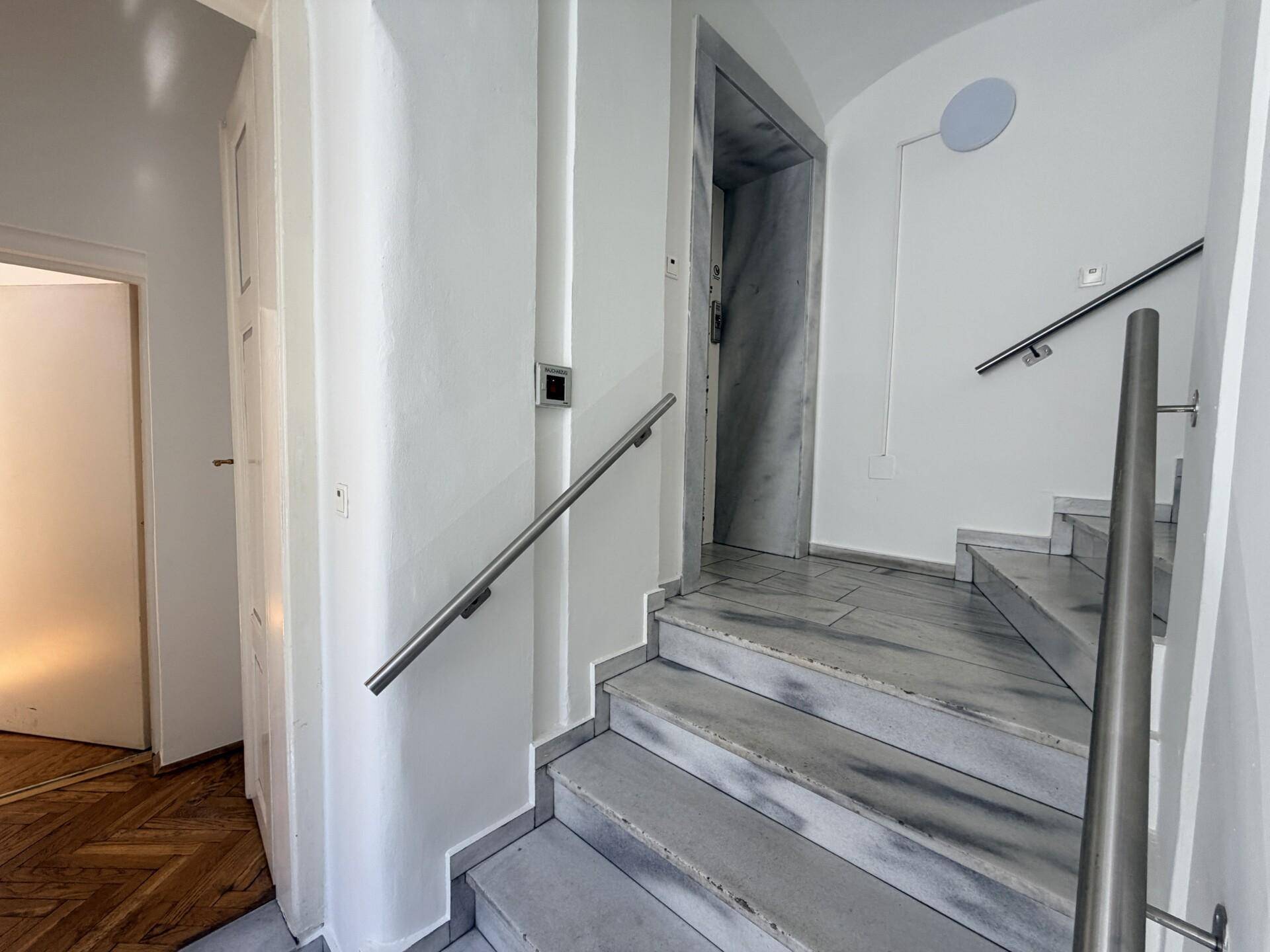 Elegantes Altbaubüro ca. 115 m² mit Lift - im Herzen von Graz - zu mieten - Mehr
