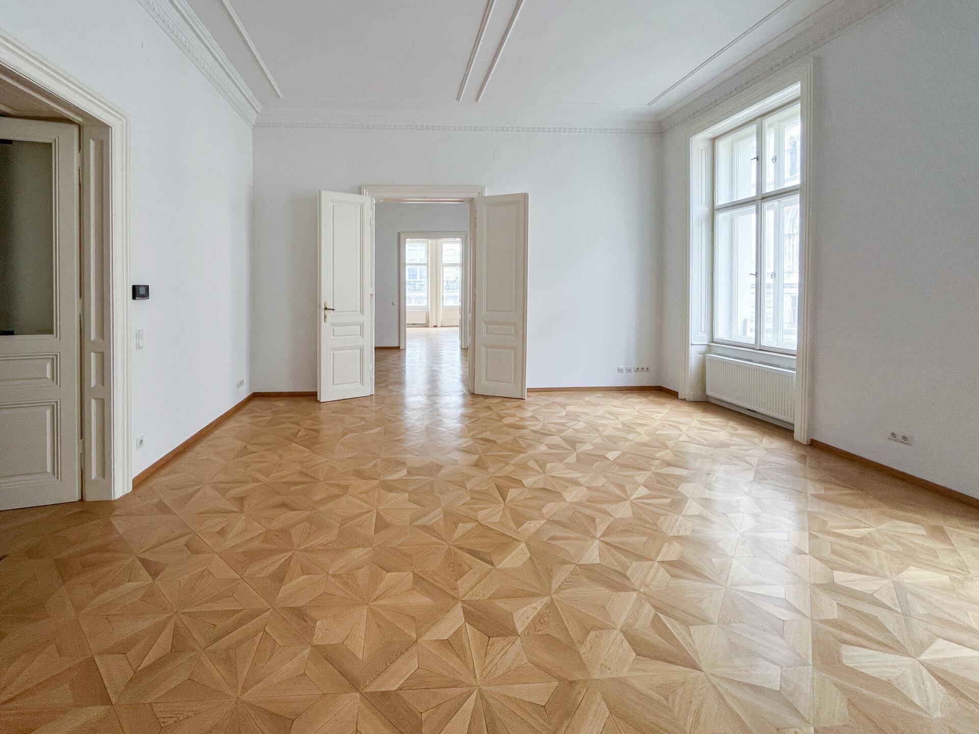 Wundervolle 5-Zimmer-Altbauwohnung nahe Rathaus - Sanierung nach Ihren Vorstellungen - zu mieten in 1010 Wien - Widok 2