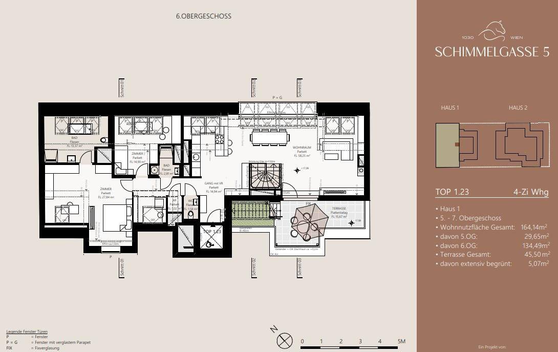 Detaillierter Grundriss des 6. Obergeschosses mit offener Wohnküche, Schlafzimmern und Bädern.