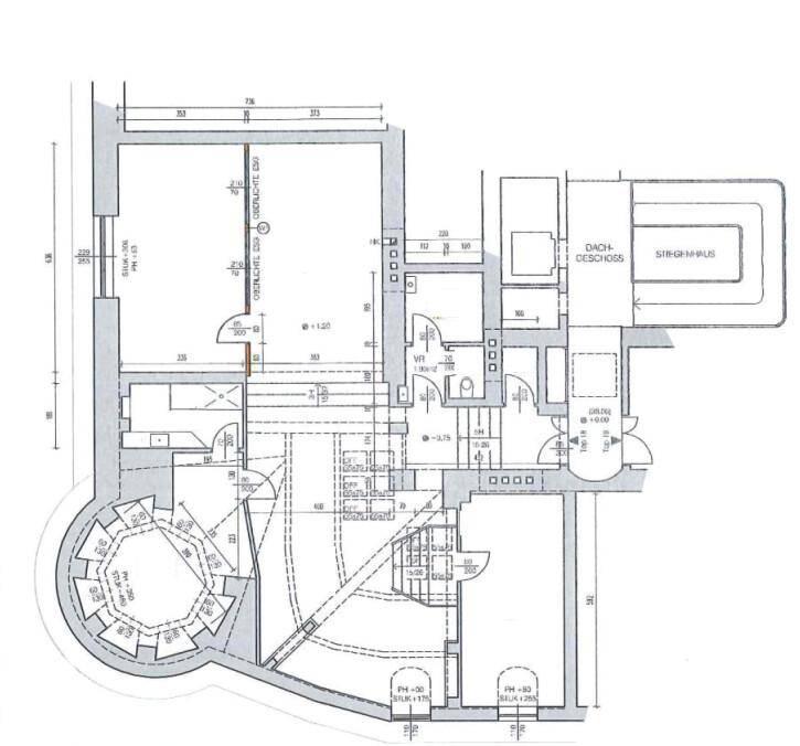 Grundriss des Dachgeschosses mit einem markanten achteckigen Raum und Zugang zum Stiegenhaus.