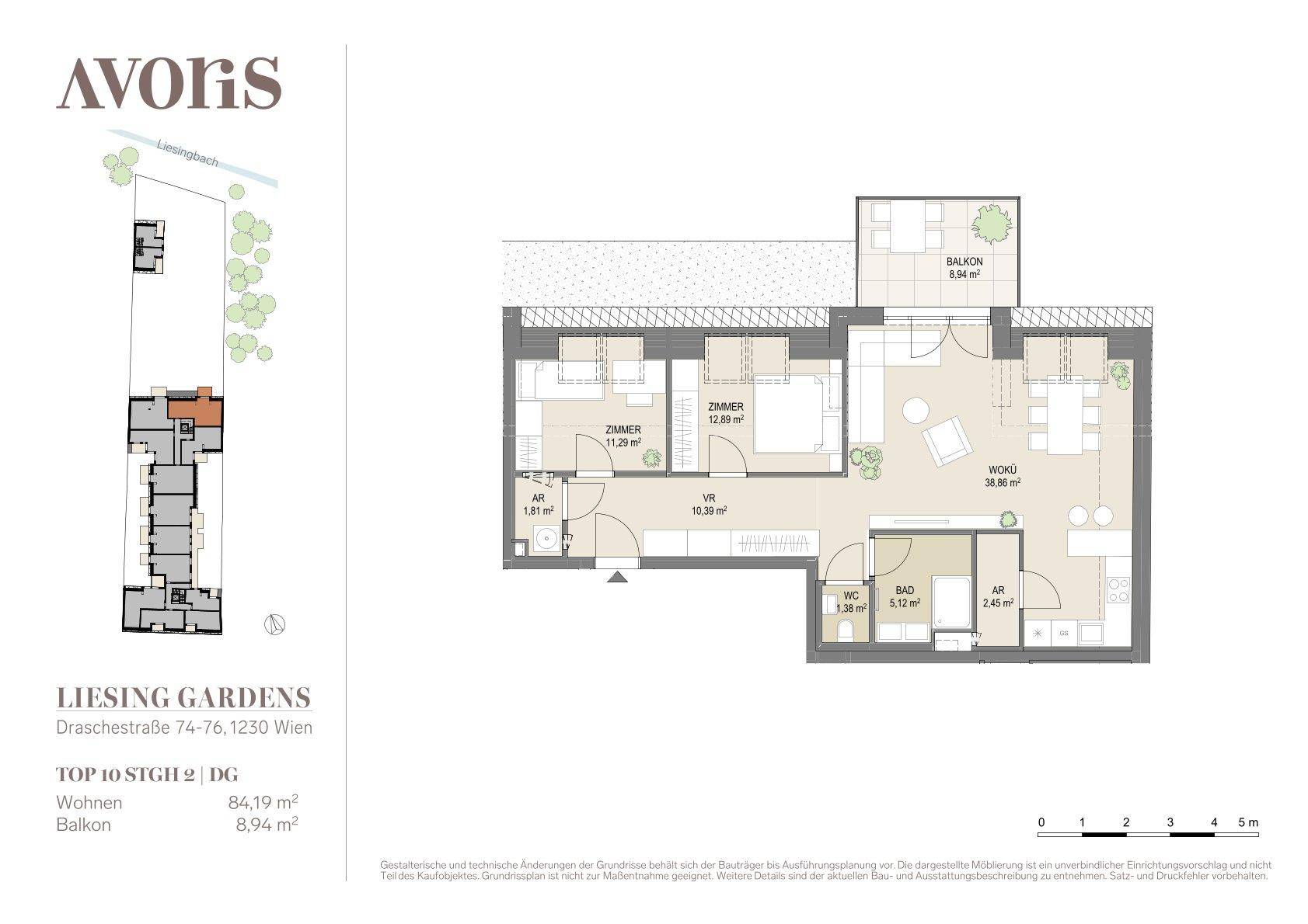 Grundriss einer Wohnung mit offenem Wohnbereich, zwei Schlafzimmern und Balkon.