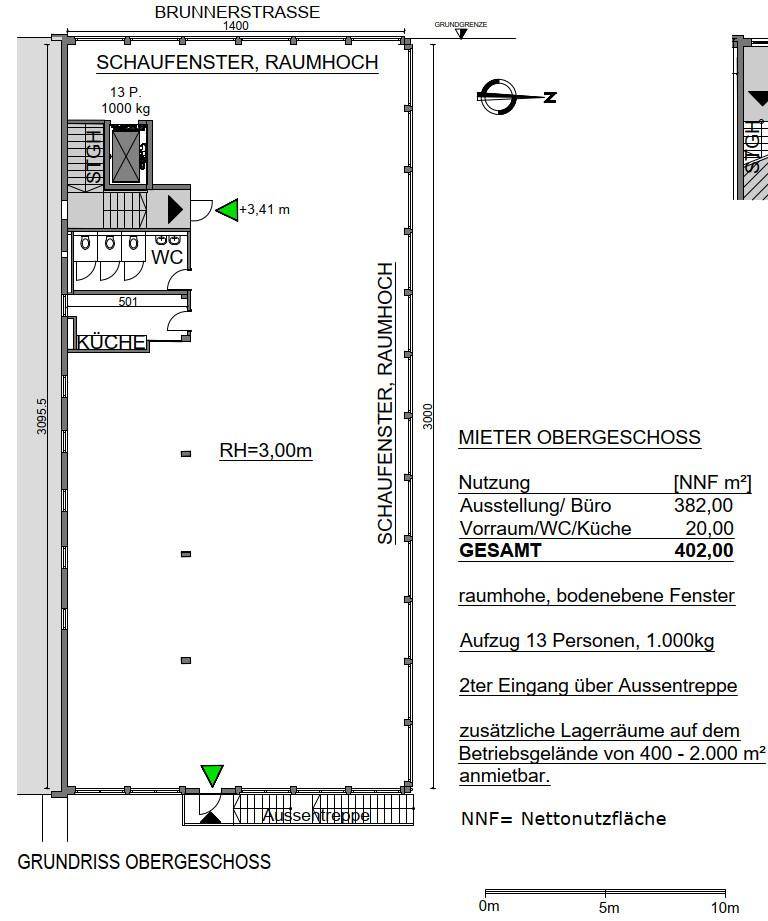 Grundriss des Obergeschosses mit raumhohen Schaufenstern, Küche, WC und Zugang über eine Außentreppe.