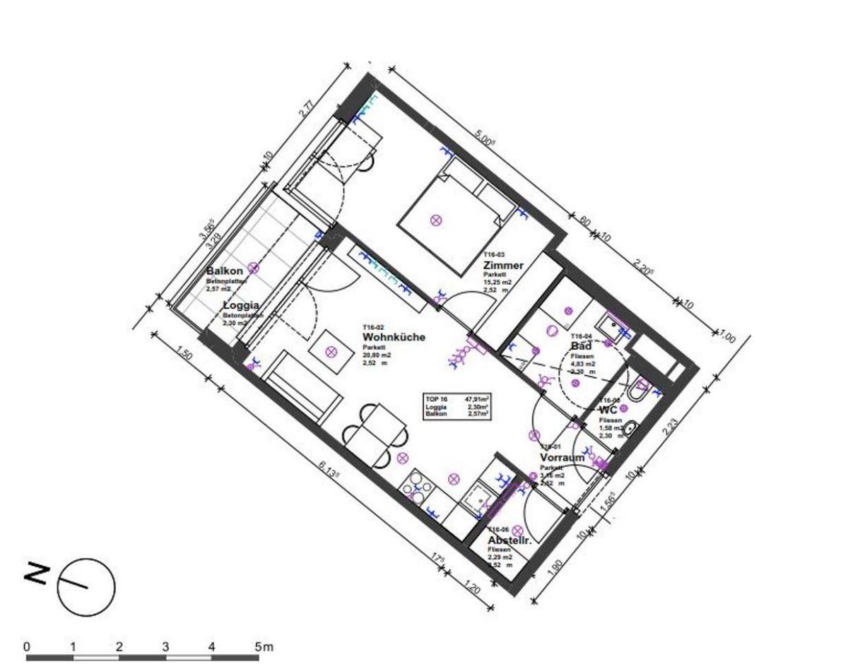 Detaillierter Grundriss einer Wohnung mit Wohnküche, Schlafzimmer, Bad und Balkon.