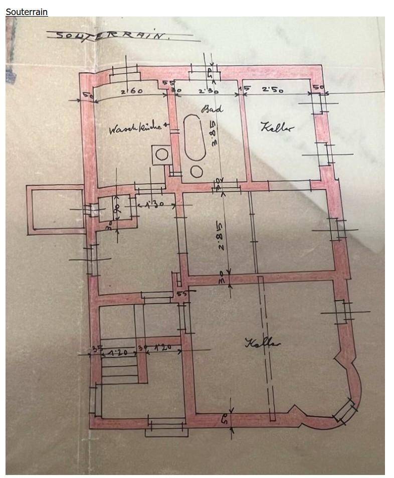 Grundriss des Souterrains mit Bad, Waschküche und Kellerbereichen, funktional aufgeteilt.
