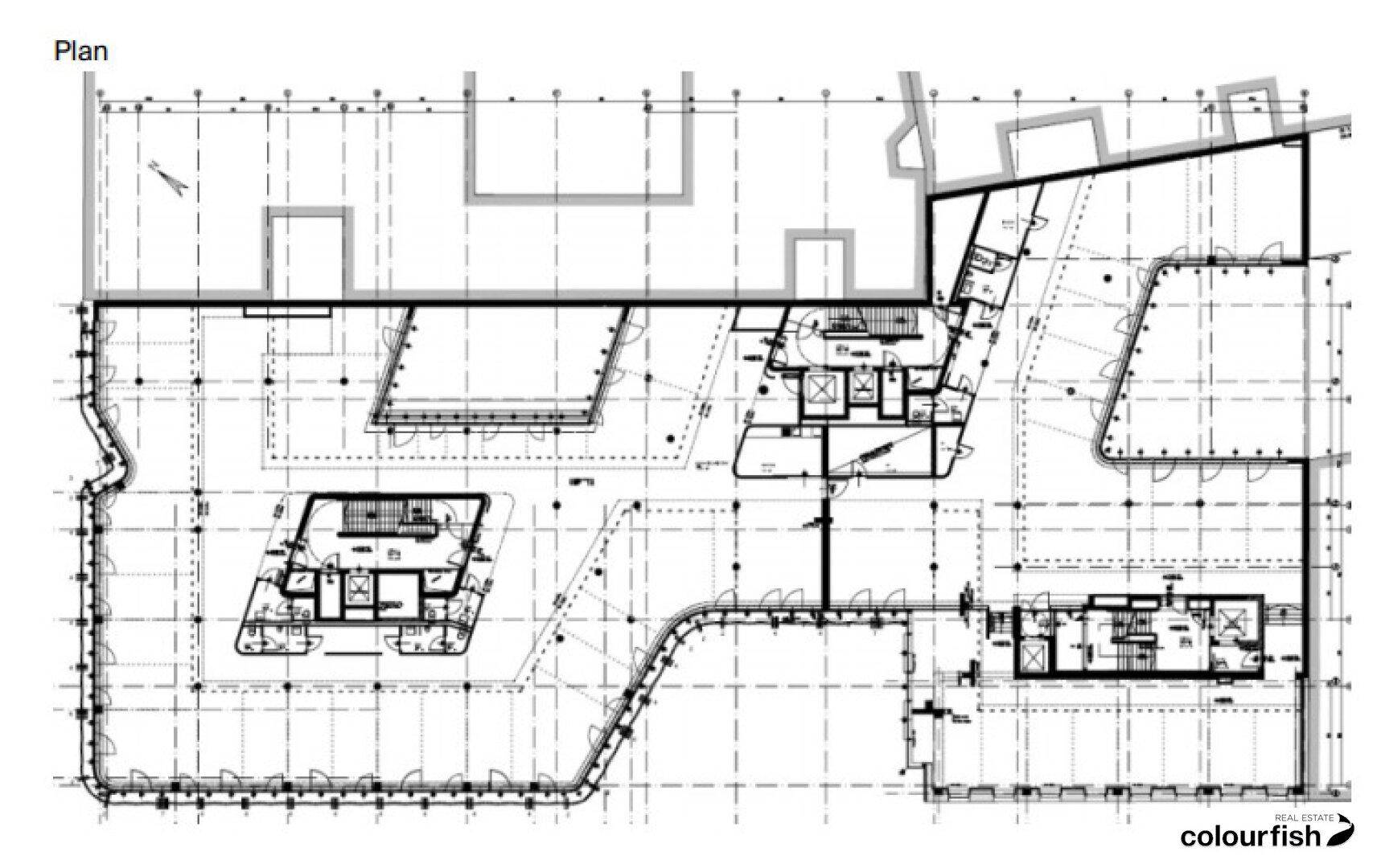 Detaillierter Grundriss eines Gebäudegeschosses mit verschiedenen Bürobereichen und Erschließungskernen.