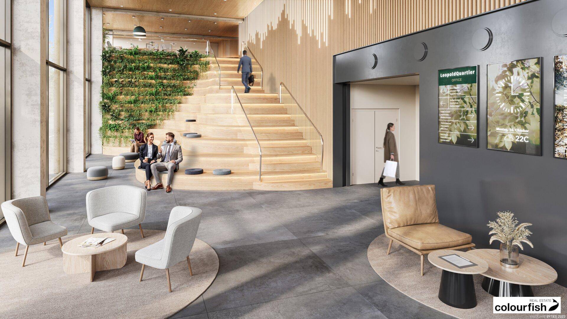 Geräumige und moderne Lobby mit großer Holztreppe, Sitzbereichen und vertikaler Begrünung.