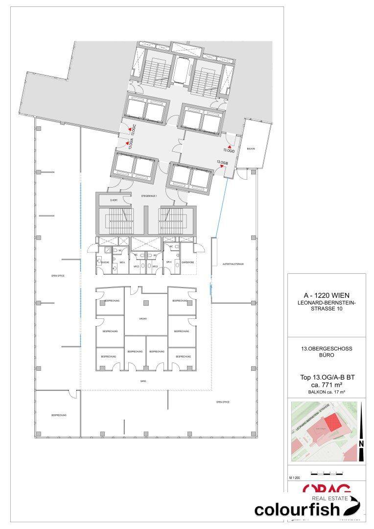 Detaillierter Grundriss eines Bürogeschosses mit verschiedenen Räumen und einem Balkon.