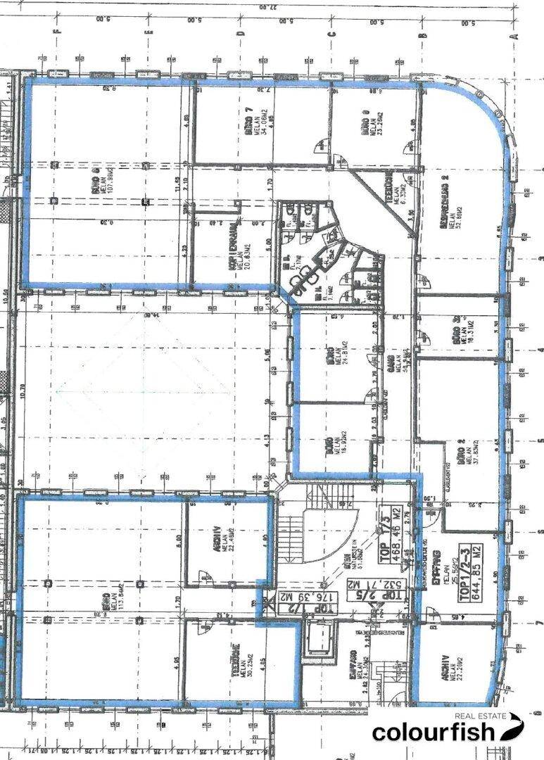 Detaillierter Grundrissplan mit verschiedenen Büroräumen und Flächenangaben, blau hervorgehoben.