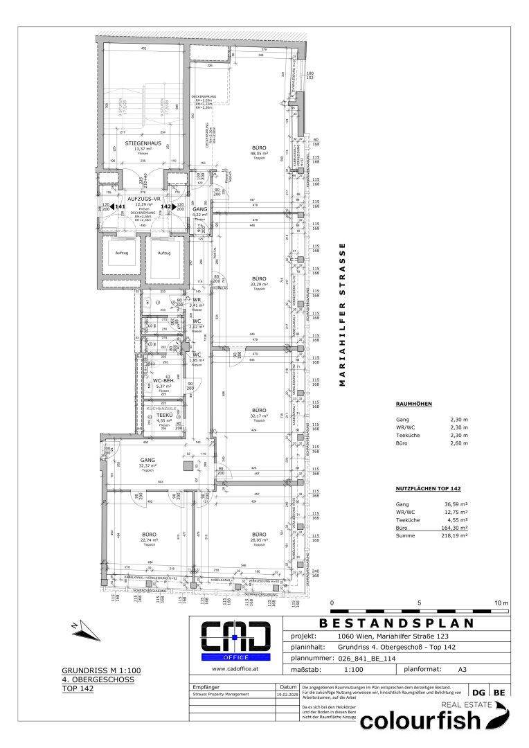 Detaillierter Grundriss eines Bürogeschosses mit mehreren Büroräumen und Sanitäranlagen.