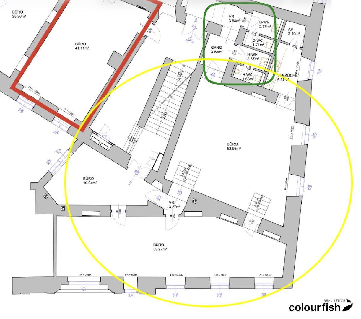 Detaillierter Grundriss mit verschiedenen Büroräumen, Flur und Küche, hervorgehoben durch farbige Markierungen.