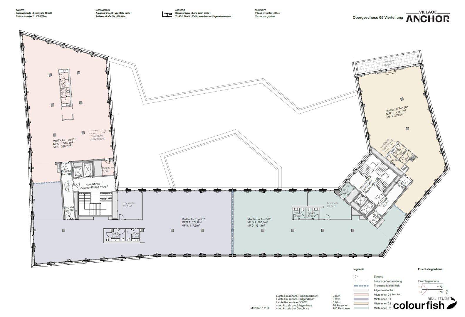 Grundriss des fünften Obergeschosses mit Aufteilung in mehrere Mietbereiche und Terrassenzugang.