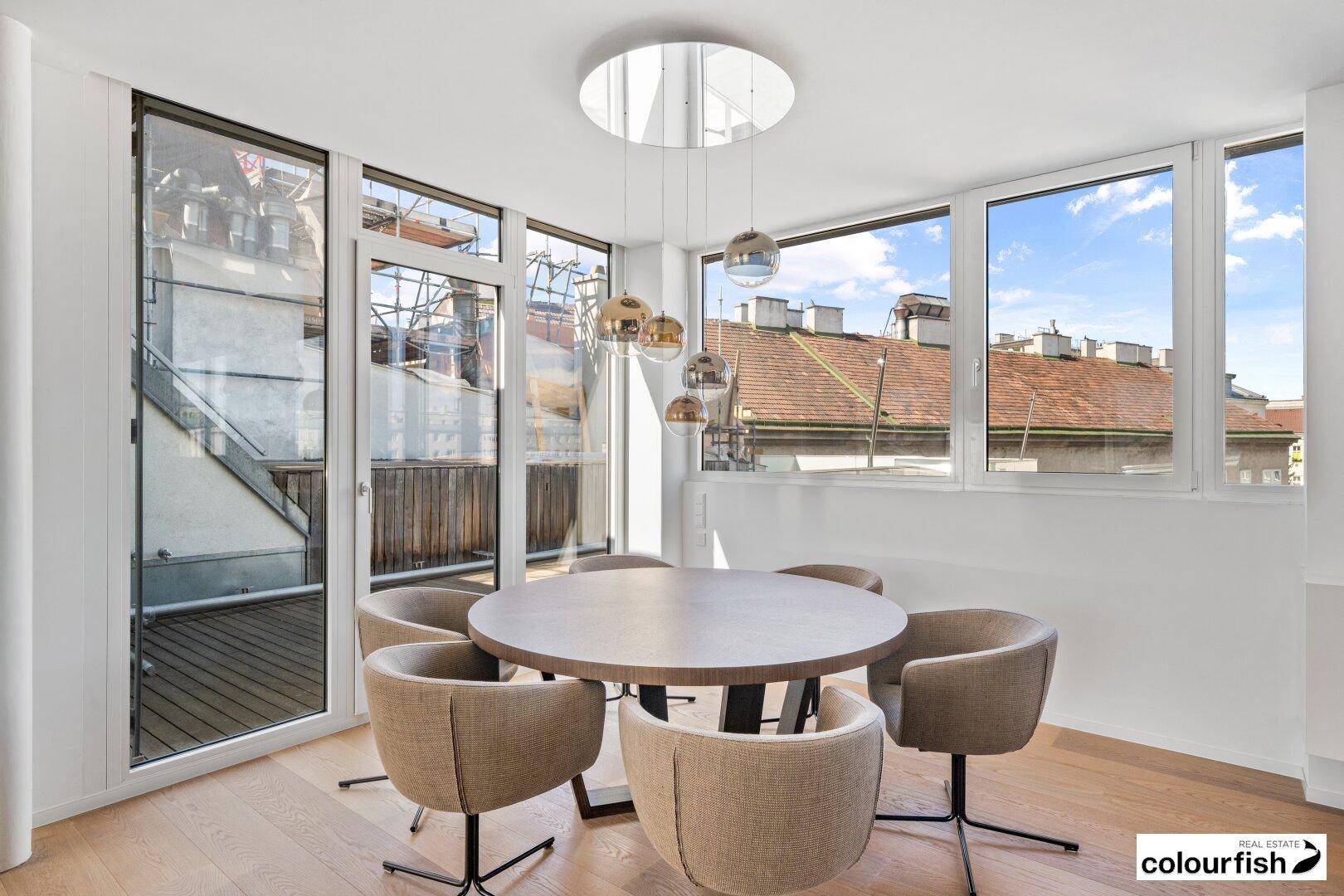 Traumhafte Dachgeschoßwohnung mit großzügiger Dachterrasse in perfekter Lage steht zum Verkauf - inklusive 2 Garagenstellplätzen und Möblierung - Ansicht 5