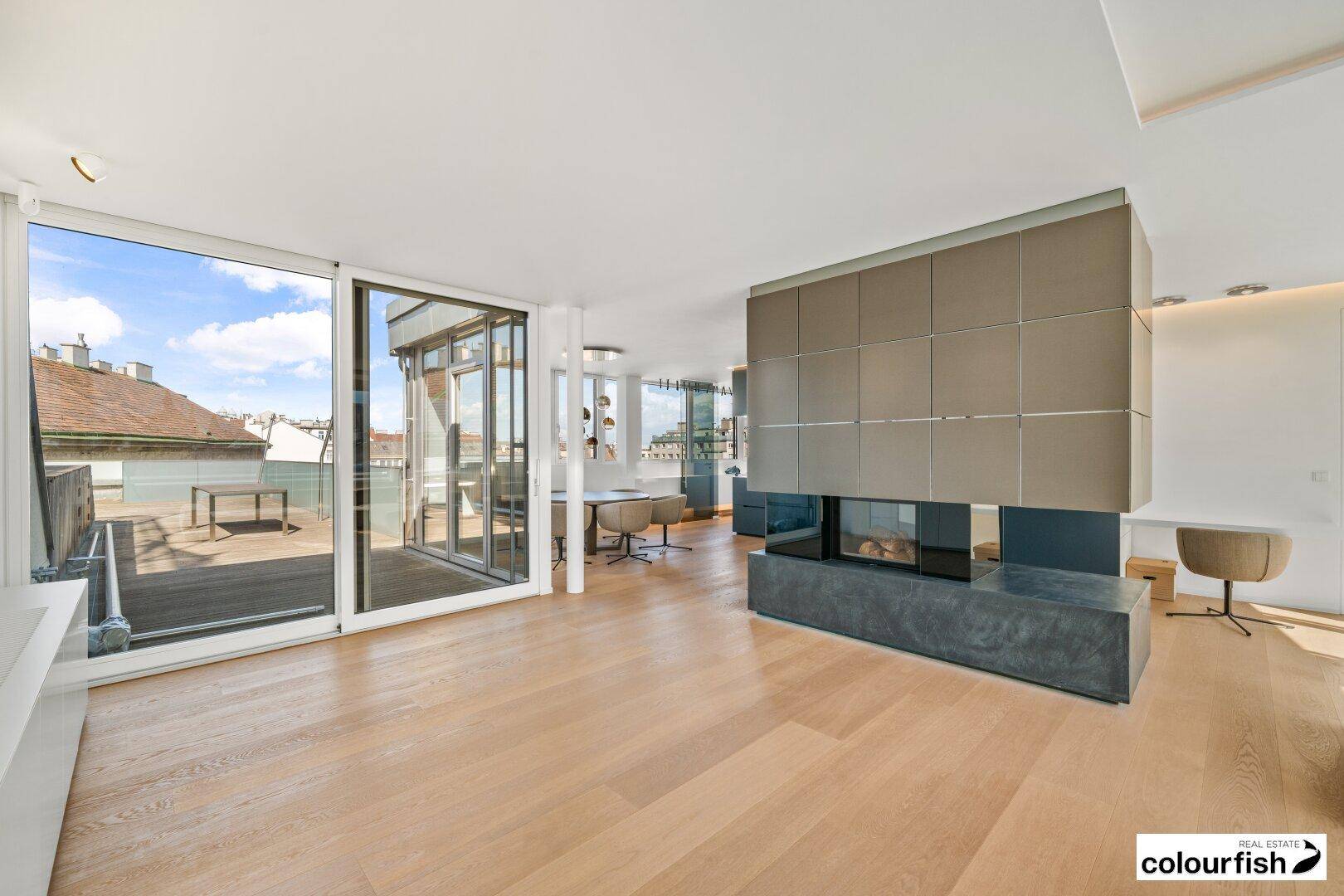 Traumhafte Dachgeschoßwohnung mit großzügiger Dachterrasse in perfekter Lage steht zum Verkauf - inklusive 2 Garagenstellplätzen und Möblierung - Ansicht 6