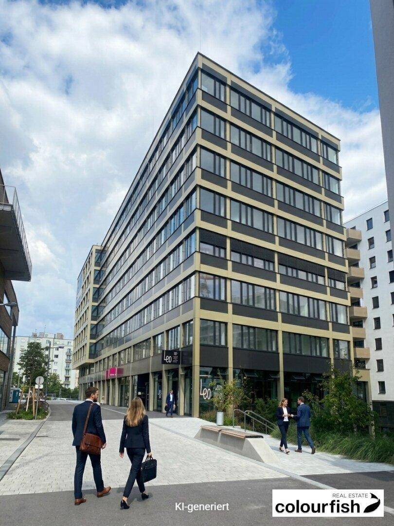 Ansicht des modernen Bürogebäudes von der Straße mit Passanten und klarem Himmel.