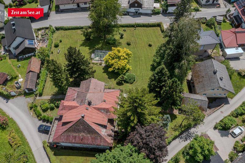 Blick auf Anwesen