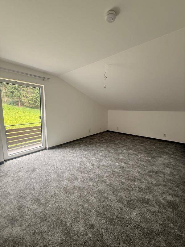 Schlafzimmer mit Teppichboden