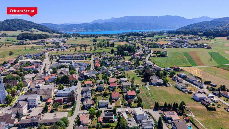 Der Attergau mit Blick zum Höllengebirge