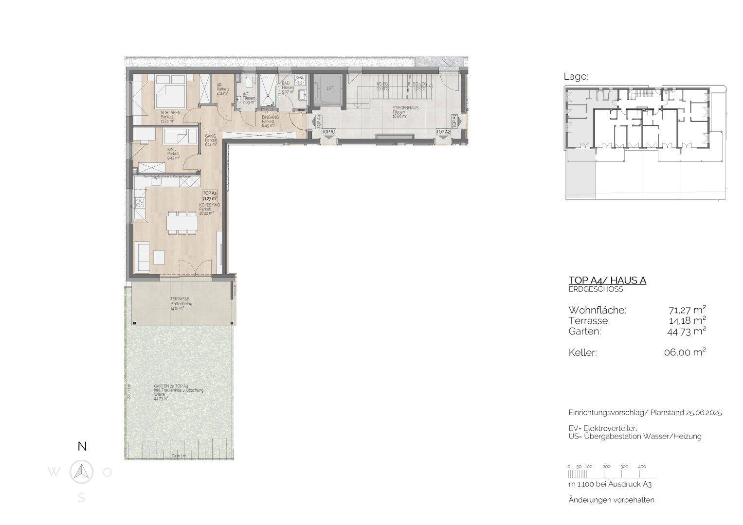 Detaillierter Grundriss einer L-förmigen Erdgeschosswohnung mit offenem Wohnbereich, zwei Schlafzimmern, zwei Bädern, Terrasse und Garten.
