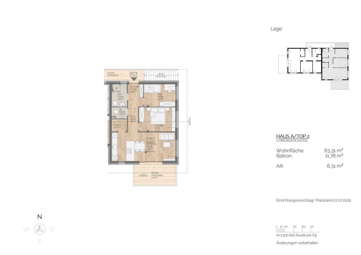 Grundriss einer Wohnung im Obergeschoss mit Balkon, offenem Wohnbereich und zwei Schlafzimmern.