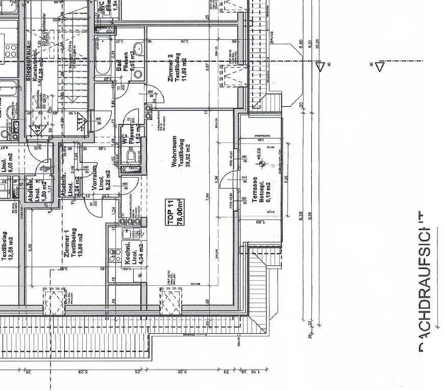 Detaillierter Grundriss der Wohnung mit Zimmeraufteilung und Terrassenzugang.