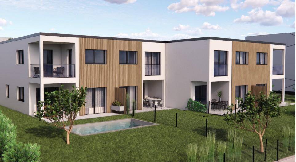 Moderne Reihenhäuser mit Gärten, Terrassen und kleinen Schwimmbecken im Außenbereich.