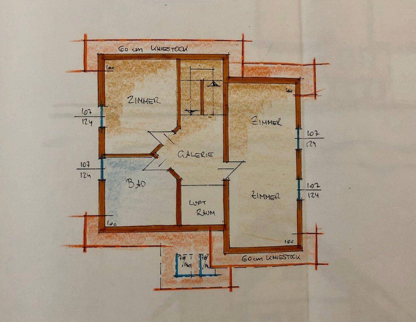 Handgezeichneter Grundriss des Obergeschosses mit drei Zimmern und Dachschrägen.