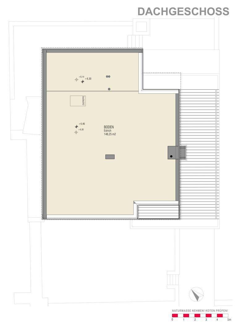 Grundriss des Dachgeschosses mit einem großen Bodenbereich und Zugang zur Dachterrasse.